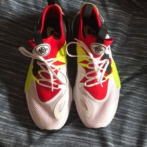 Nike Edge athletic shoe, never worn. Size 11